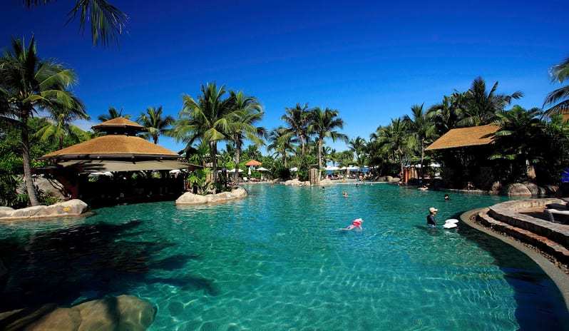 Centara Grand Mirage Beach Resort-Waves_1120